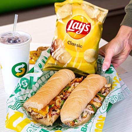 Subway - 9380 OH-43 - Streetsboro, Ohio - Serving Sandwiches, Melts, Wraps, Breakfast, Salads, Kids Meals, Sides and Drinks